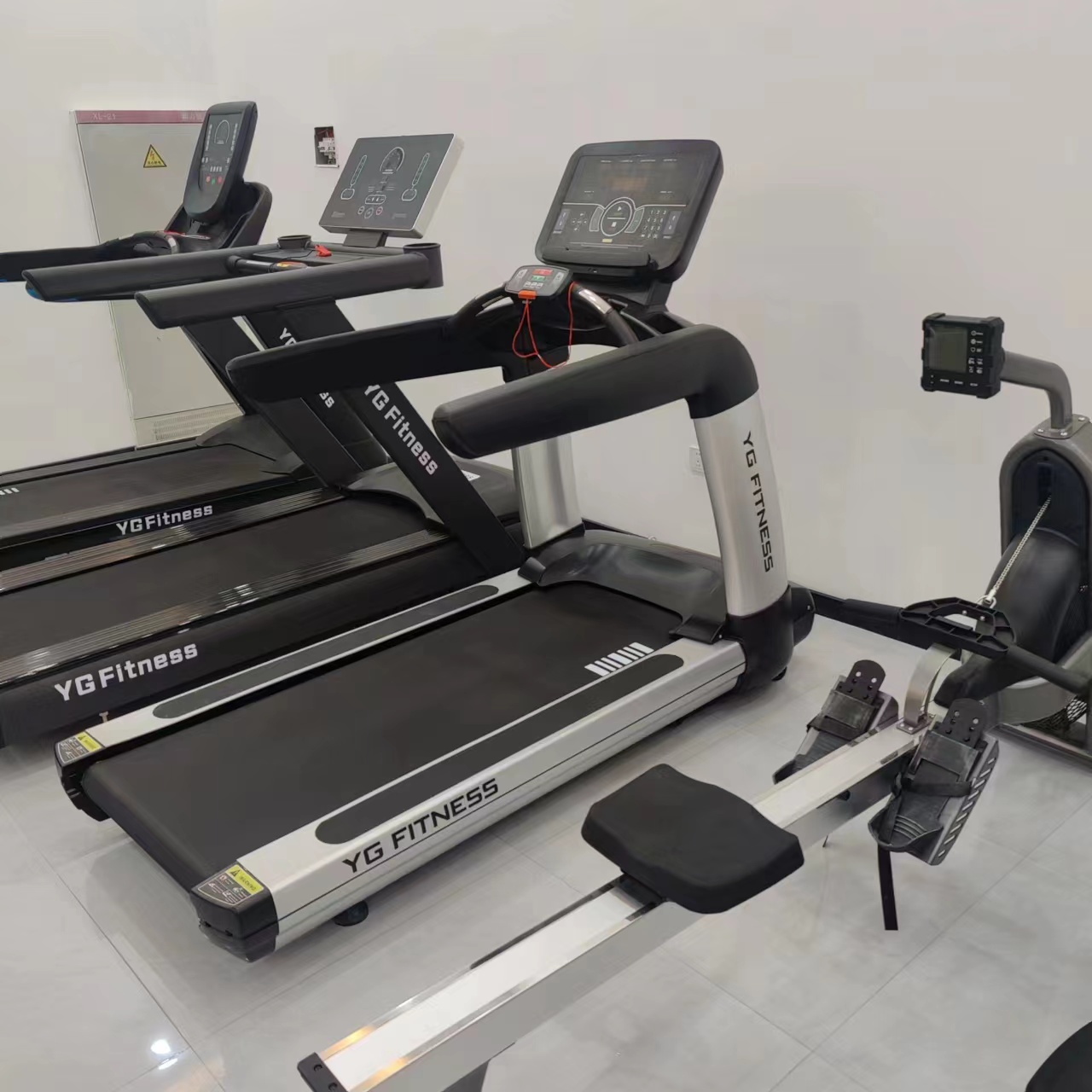 Quality Running Gear - ジム用電動トレッドミル 3馬力 プロ仕様 ジムランニングマシン 高品質 カーディオフィットネストレーニング機器